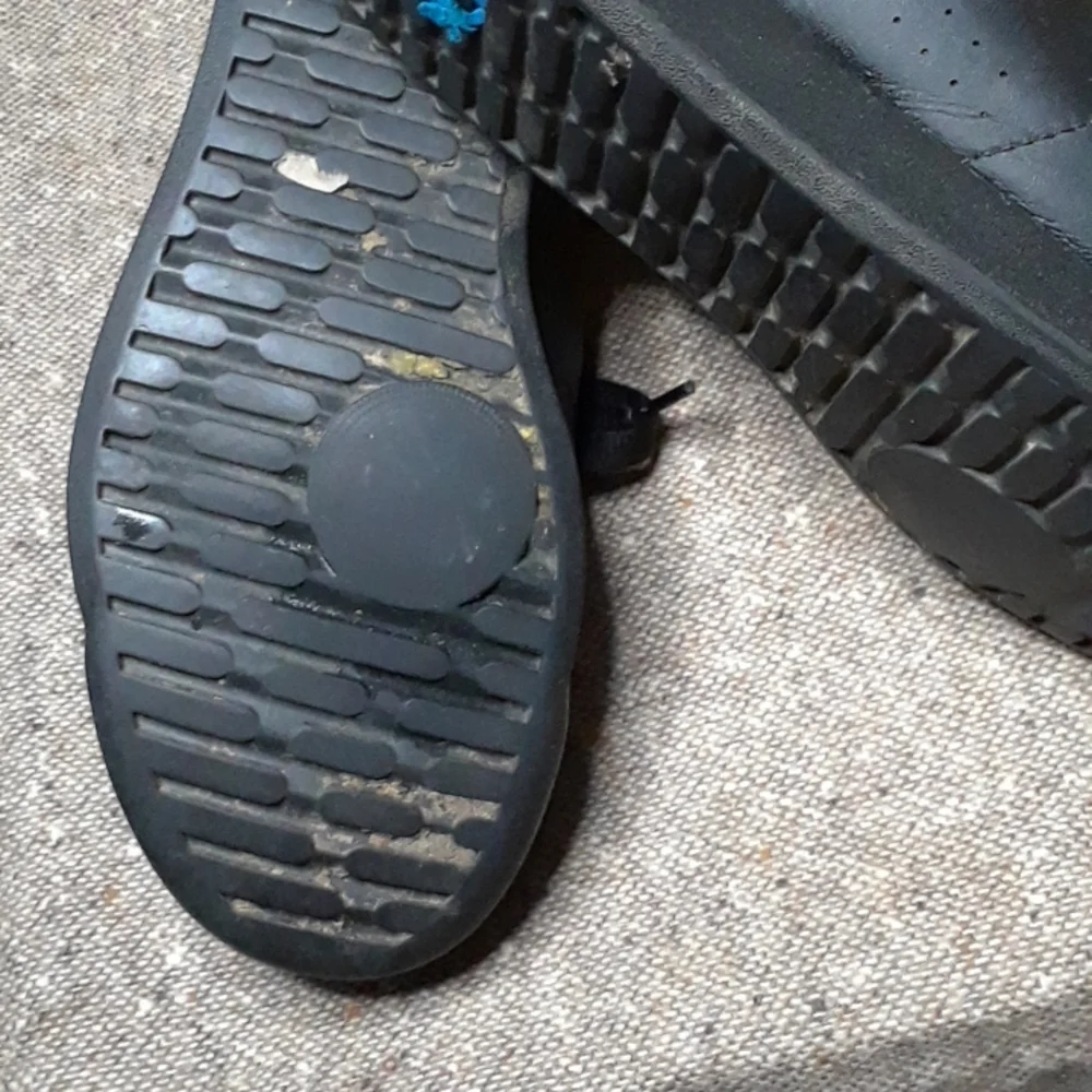 Black Reebok Classics - Picture 4 of 5